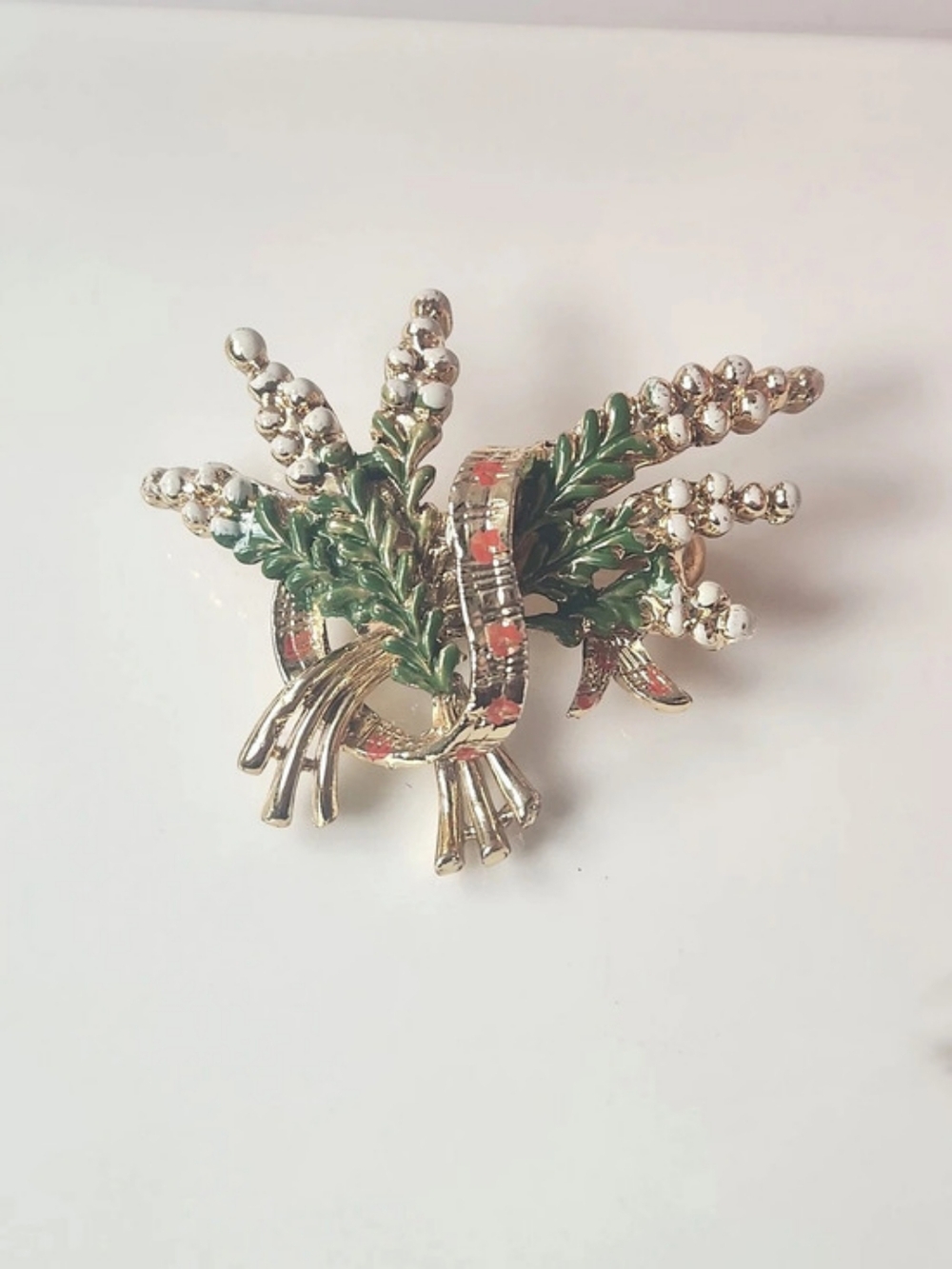 ART Vintage Exquisite Enamel Flower Bouquet and Ribbon Brooch Green & Gold